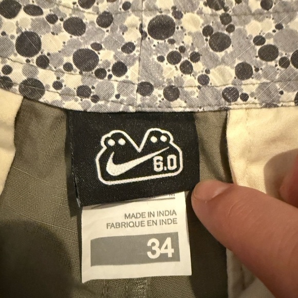 Nike 6.0 Cargo Shorts - Picture 6 of 8